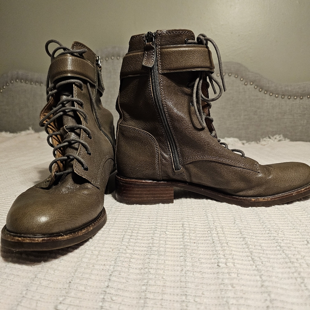 Louise et Cie ankle tie front boots